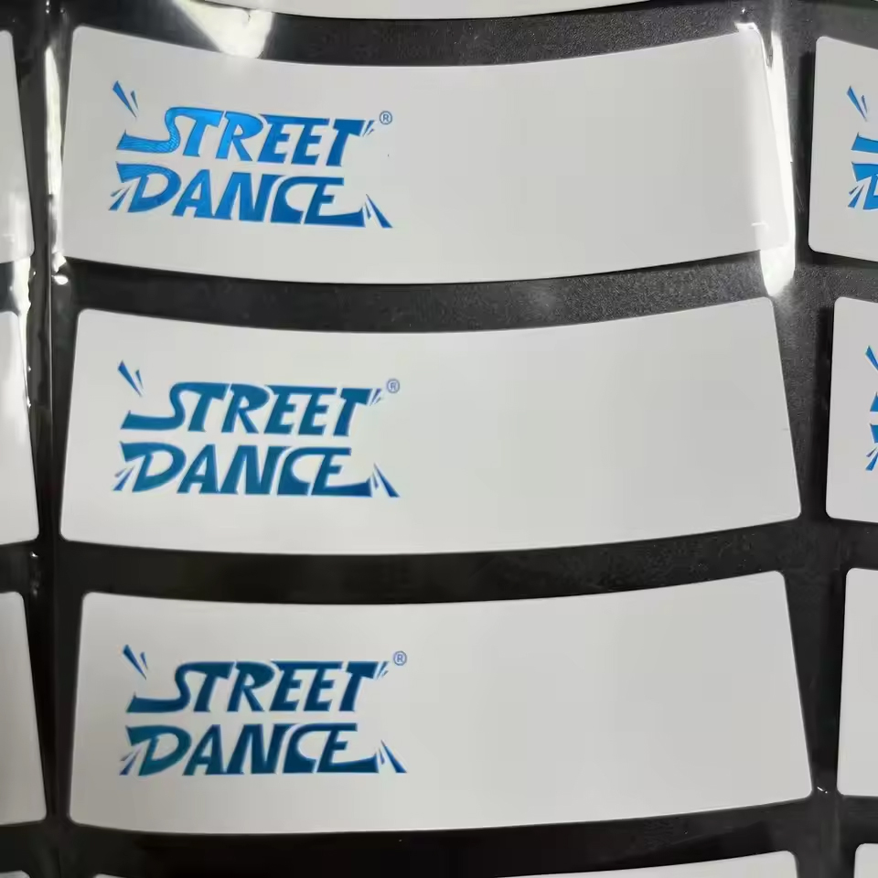 High Glossy Oilproof Silver Foil Stamping Embossed Raised Printed Spot UV Adhesive Wine Labels Custom Roll Label Vinyl Sticker